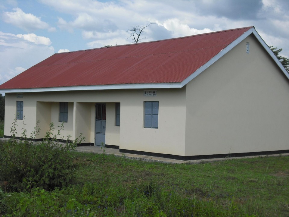 p76d Lehrerunterkuenfte Bulangira 005 10