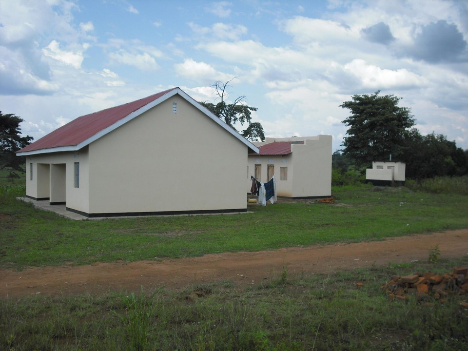 p76d Lehrerunterkuenfte Bulangira 006 10
